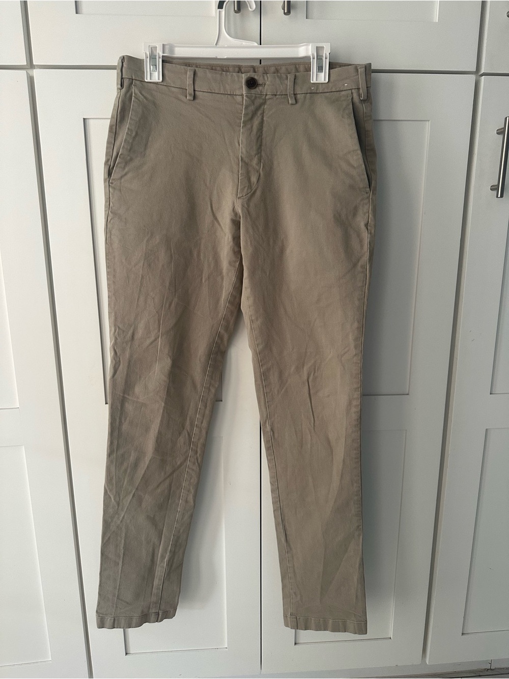 Uniqlo Men's Khaki Chino Pants in Light Tan